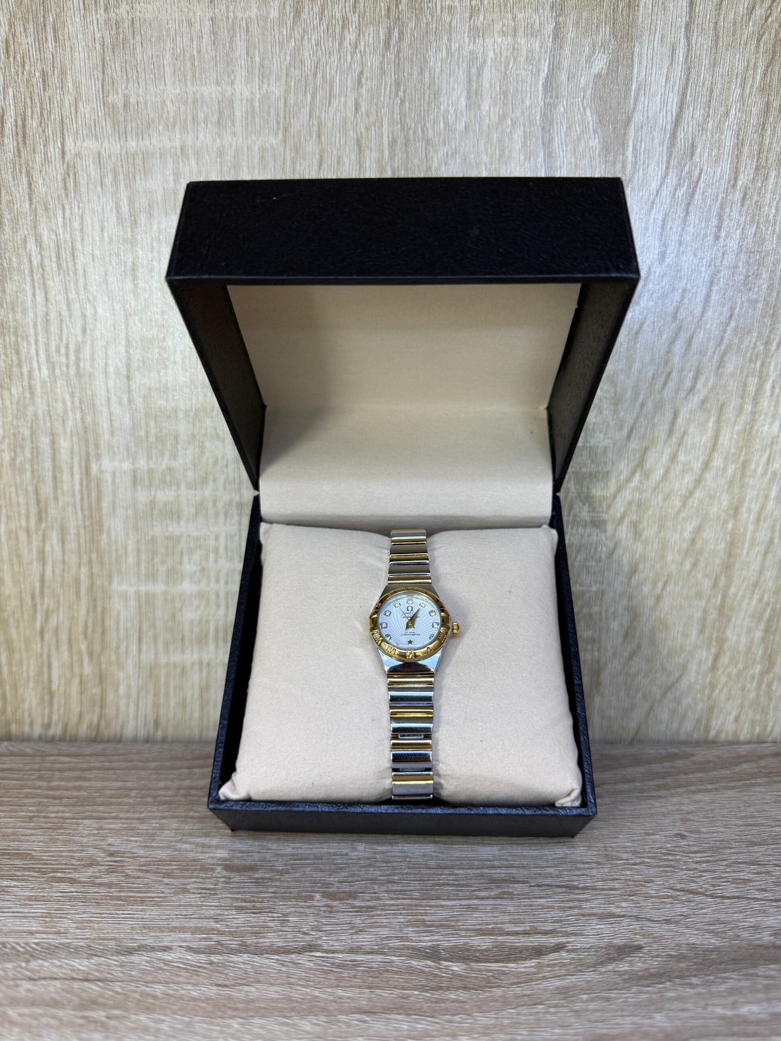 OMEGA FEMMES 2026 BOITE SIMPLE