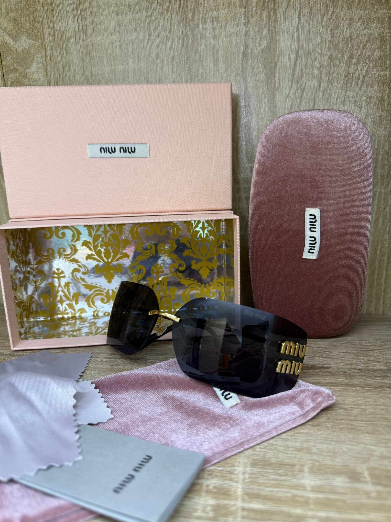 LUNETTES MIUMIU FEMMES 4 NOIR AVEC PACKAGING