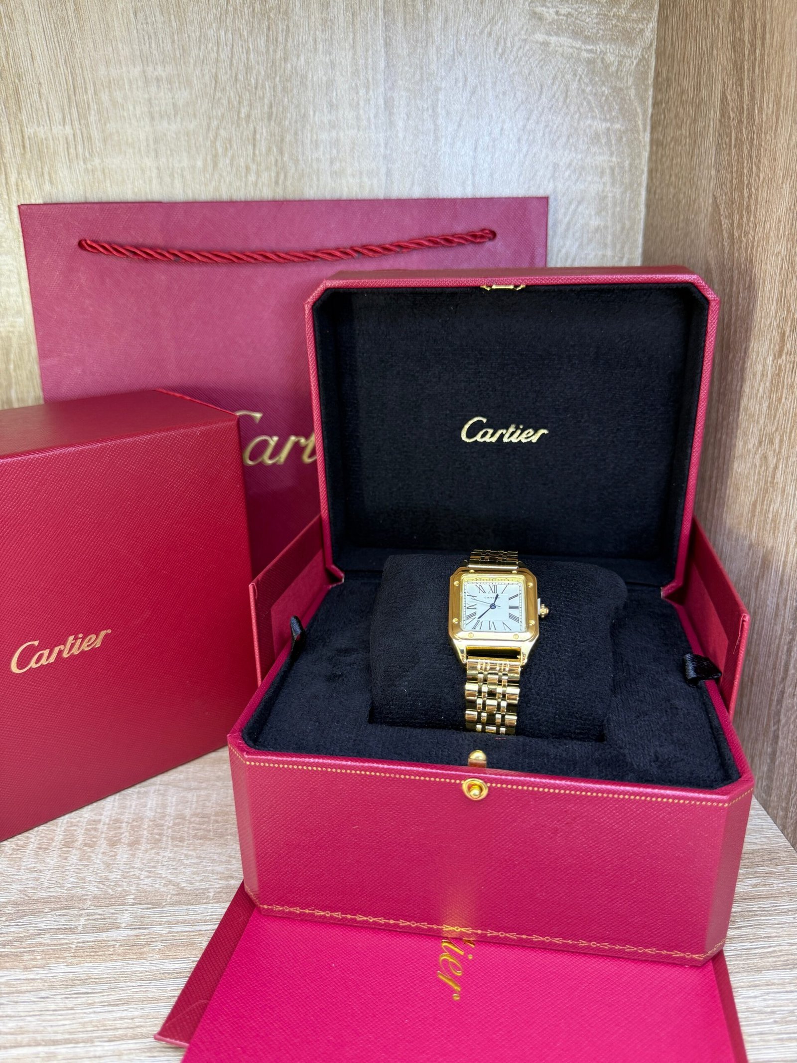 CARTIER SANTOS FEMMES CARRE ACIER AVEC COFFRET