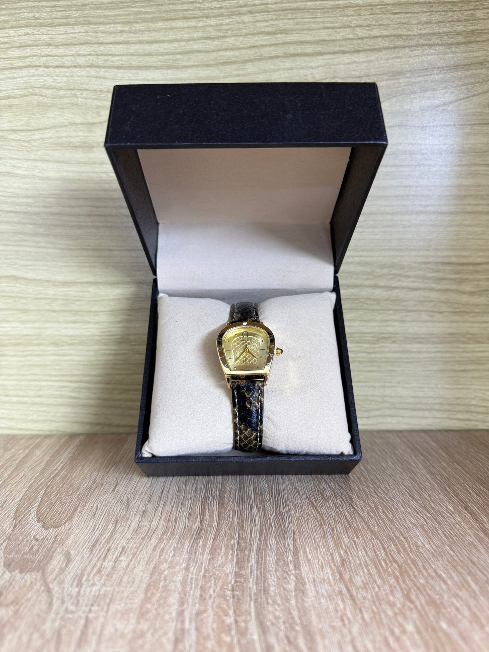 MONTRE FEMMES AIGNER TIGER BOITE SIMPLE