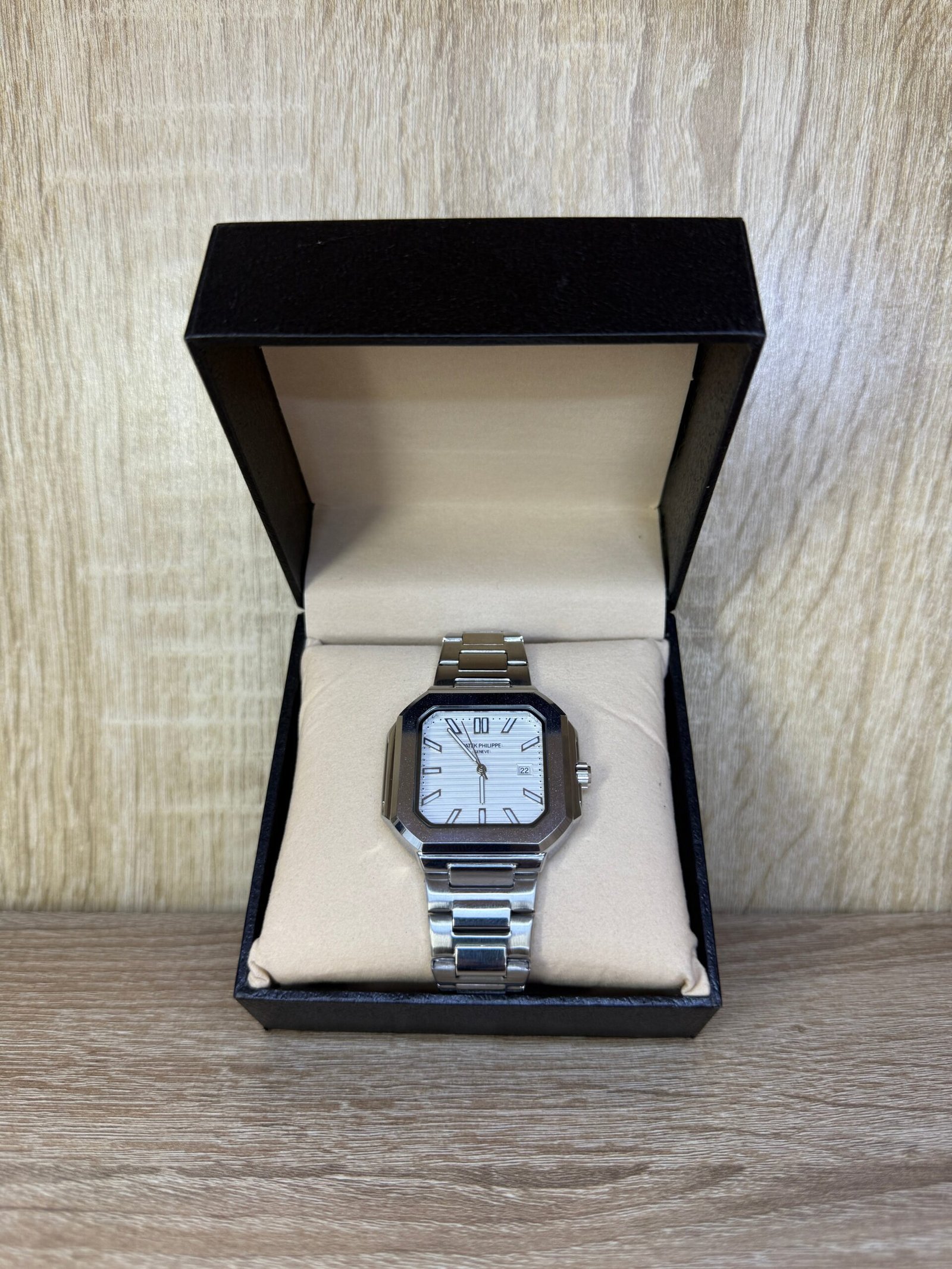 PATEK CARRE ACIER HOMMES BOITE SIMPLE