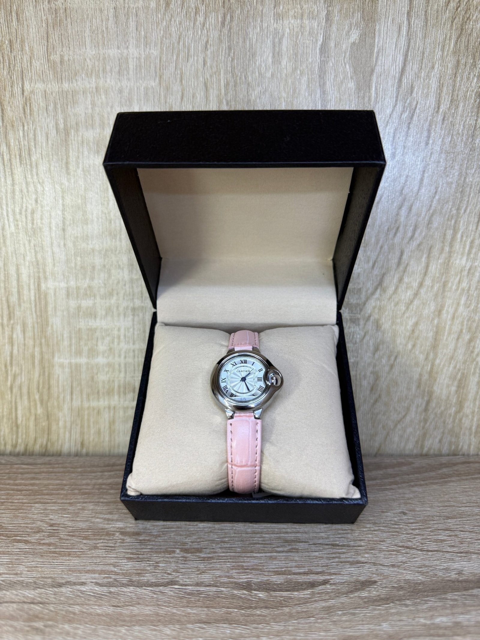 CARTIER FEMMES BOUTON CUIR BOITE SIMPLE