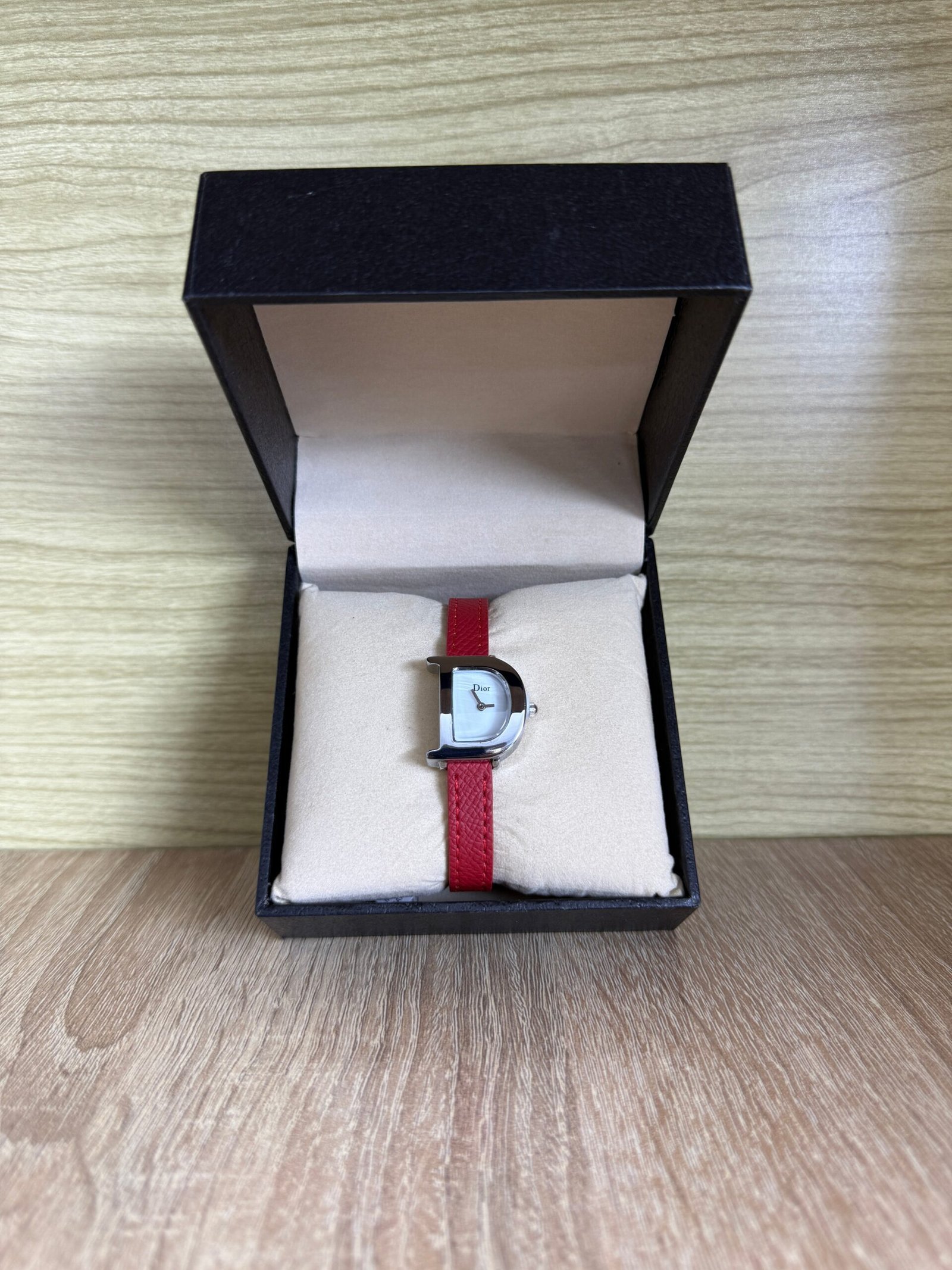 MONTRE DIOR CUIR FEMMES BOITE SIMPLE