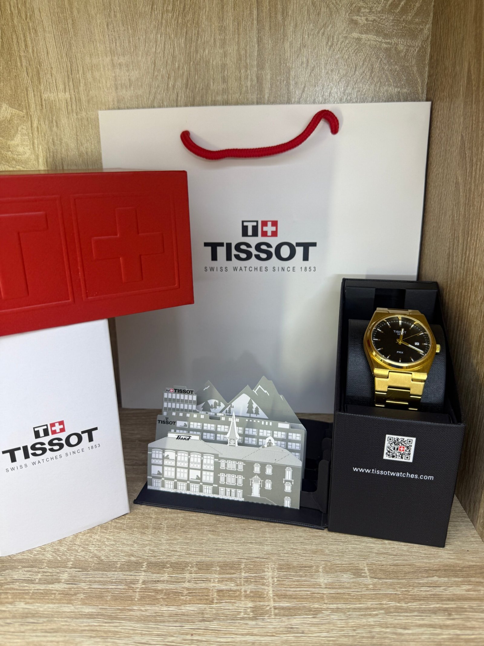 TISSOT HOMMES GOLD AVEC COFFRET